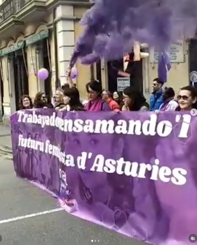 8M Villaviciosa. Llenar les cais, mover el mundu